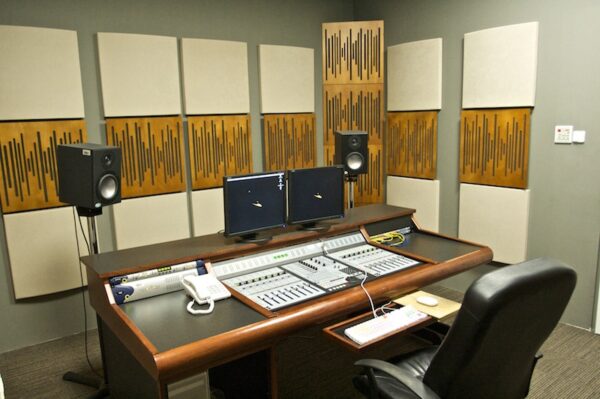 studio nagraniowe z panelami akustycznymi